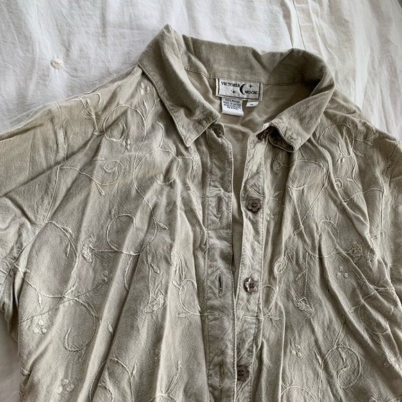 💚 Victoria Moon embroidered tee - Picture 8 of 12